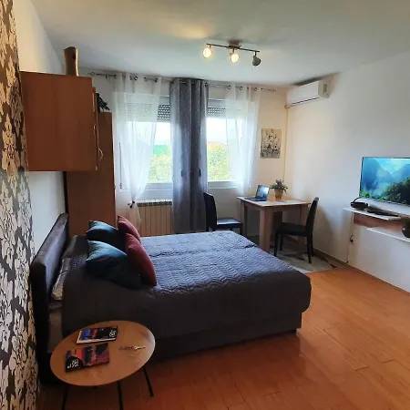 Apartman 64 - Besplatan Parking Za Goste 诺威萨 外观 照片