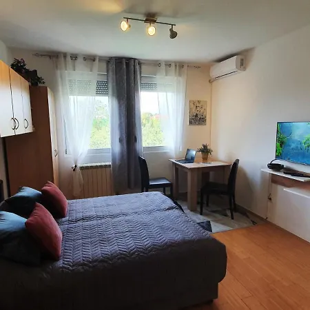 Apartman 64 - Besplatan Parking Za Goste 诺威萨 外观 照片
